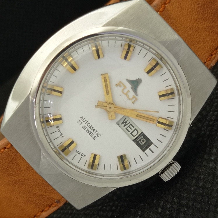 Vintage Fuji Automatic Swiss Mens Day/date White Dial Wrist Watch