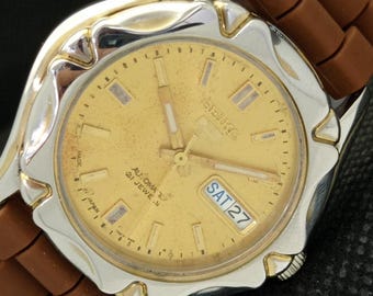 Rzadki, wyprodukowany w Japonii zegarek naręczny Seiko 5 Mens Automatic Day/Date z przezroczystą tylną częścią i oryginalną tarczą a416121-a
