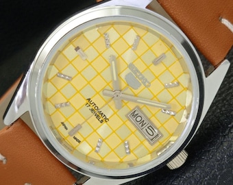 Japoński zabytkowy odnowiony zegarek Seiko 5 Automatic 6309a męski zegarek na rękę z datą i żółtym kolorem tarczy z przezroczystym tyłem a440256-1