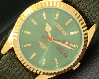 Vintage Citizen Automatic 8200 Refurbished Japan Mens Day/Date Green Color Dial Wrist Watch a427371-1