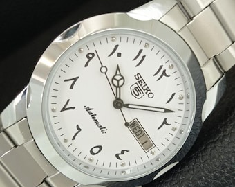 Vintage Seiko 5 Automatic 7009a Japan Refurbished Herenhorloge met Dag-Datum, Arabische cijfers, Witte Wijzerplaat en Oyster Band a445917
