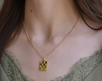 18K Gold Retro Style Checkerboard Necklace Necklace Square Rectangle Pendant Choker Chess Table Design Personalized Necklace Waterproof Gift