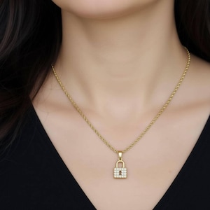 Collier cadenas rempli d'or 14 carats avec boucles d'oreilles en forme de boîte à breloques en cristal, ensemble de colliers de bénédiction et de longévité - Bijoux cadeaux étanches