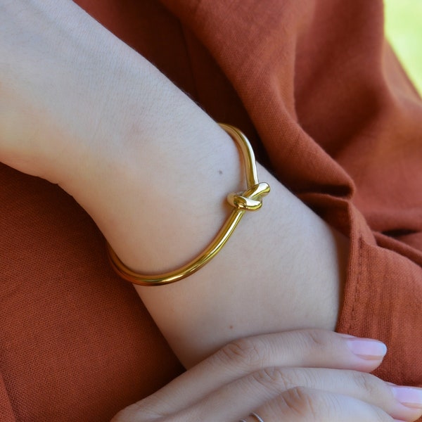 Tie the Knot Bracelet, Gold Filled Friendship Knot Bracelet, Wire Cuff Solid Bar Bracelet, Bridesmaid Gift Women Christmas Her WATERPROOF