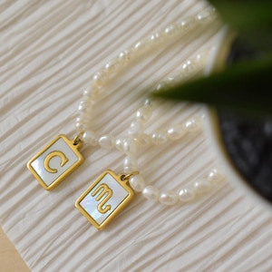 Perle Choker Sternzeichen Tarot Konstellation Zeichen C Charme Süßwasser Choker Buchstabe Anfangshalskette WASSERDICH Weihnachtsgeschenk für ihre Frau