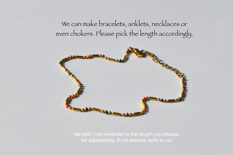 a picture of a necklace on a white background