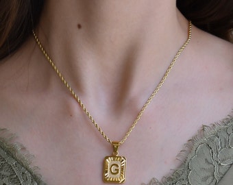 18K Gold Initial Necklace G Letter Medal Alphabet Pendant Necklace Gold Jewelry Square Medallion Gold Gift Jewelry Waterproof Birthday Gift
