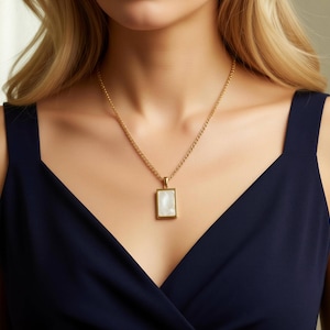 Gold Filled White Mother of Shell Pendant Chain Necklace ・ Dainty Jewelry Waterproof White Box Band Women Jewelry Personalizable Custom Gift
