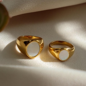 Gold Pearl Statement Ring Band Ring Freshwater · Natural Mother of Shell Pearl Signet Rings · Vintage Jewelry Non Tarnish Elegant Pearl Ring