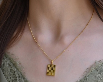 18K Gold Retro Style Checkerboard Necklace Necklace Square Rectangle Pendant Choker Chess Table Design Personalized Necklace Waterproof Gift