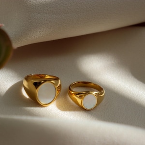 Gold Pearl Statement Ring Band Ring Freshwater · Natural Mother of Shell Pearl Signet Rings · Vintage Jewelry Non Tarnish Elegant Pearl Ring