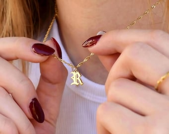Celtic Calligraphy Initial Necklace ・ GOLD Letter R Uppercase Charm Necklace Medieval Script Font Pendant Gold Chain Christmas Gift for Her