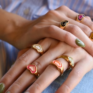 Bagues coeur coloré rempli d'or - Bague d'amour tendance rose vert rouge blanc noir violet noir Bagues coeur cadeau bijoux en or empilables HerJewelry