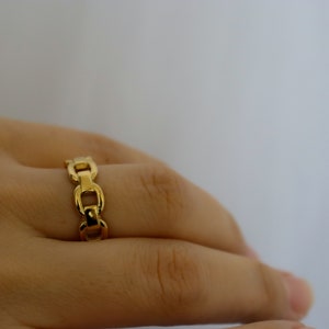Gold Chain Ring Gold Over Stainless Steel Waterproof Vintage Style Statement Ring Signet Waterproof Jewelry Non Tarnish Finger Rings Gift image 4