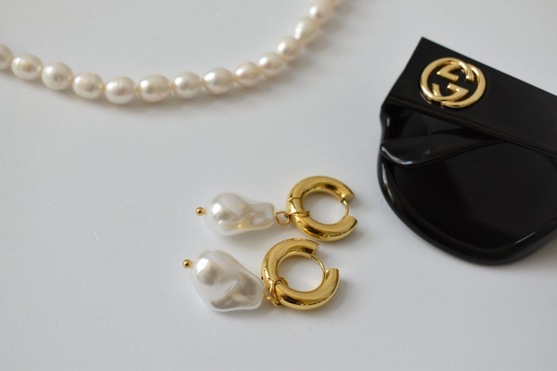 Boucles d'oreilles pendantes en perles baroques remplies d'or, bijoux vintage, boucles d'oreilles imperméables, boucles d'oreilles ras de cou en perles, parure de bijoux faits main, cadeau d'un ami image 4
