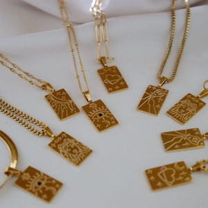Gold Tarot Anhänger Charm Halskette Liebe Herz Elegante personalisierte Presse Sternzeichen Karte Weihnachten Schmuck Halskette Wasserdicht Pride Modern