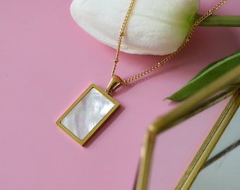 Gold Filled White Mother of Shell Pendant Chain Necklace ・ Dainty Jewelry Waterproof 1975 Box Band Women Jewelry Personalizable Custom Gift