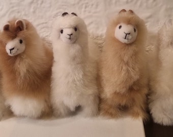 Peluche de alpaca hecho de piel auténtica de baby alpaca 23 cm - 100% hecho a mano - extremadamente suave