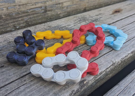 Flexible Chain Link Fidget Toy: Stress Relief, No Assembly thumbnail 2