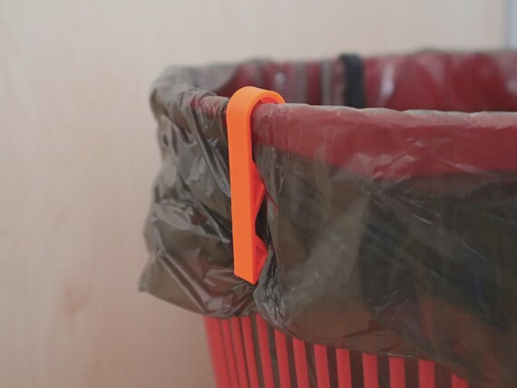 Garbage Bin Clips thumbnail 2