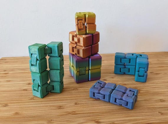 3D Printed Infinity Cube: Strong Hinges