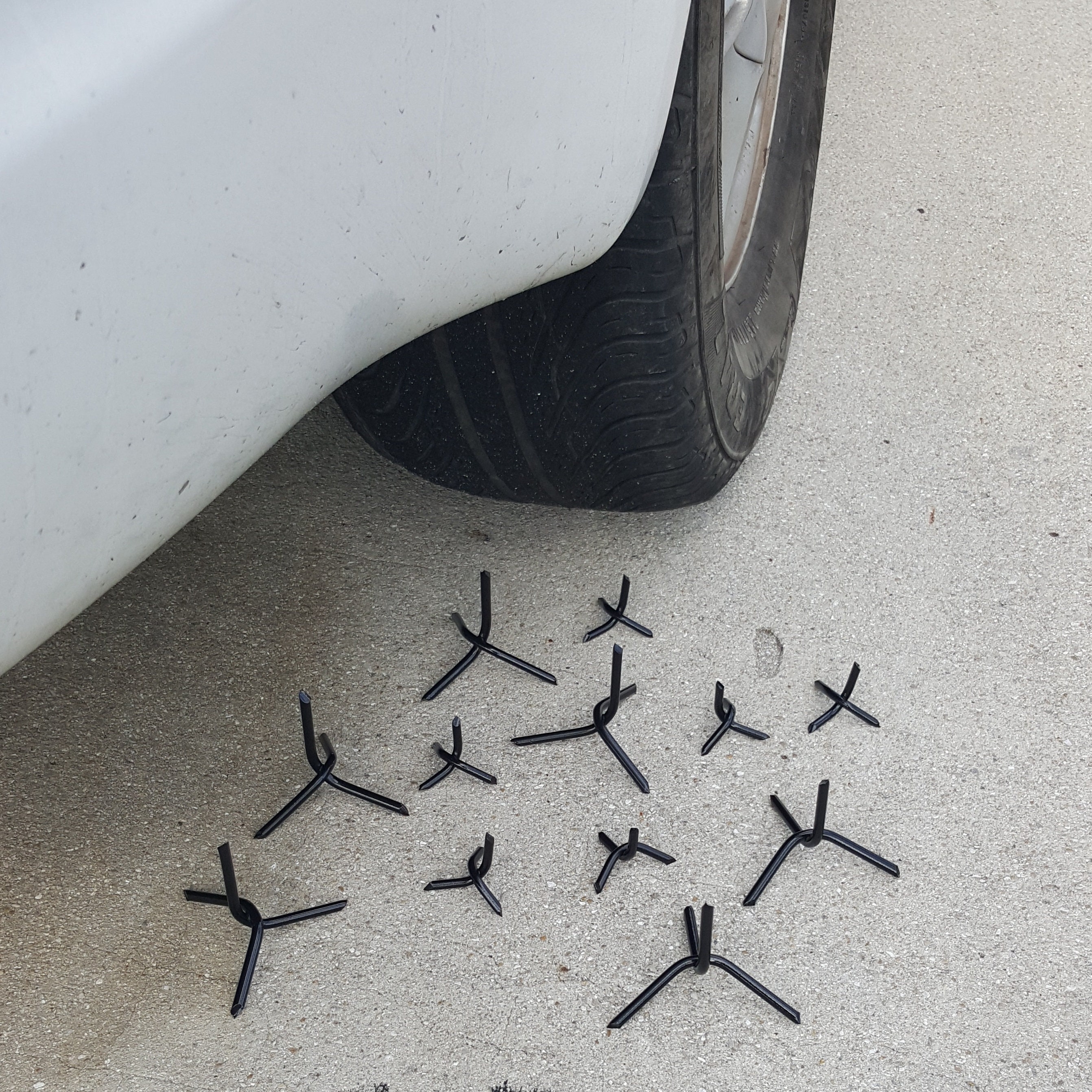 thumbnail image 2 of Heavy Duty Carbon Steel Tire Puncture Spikes (50 Pack) - Portable Road Safety Triangles 2 of 6