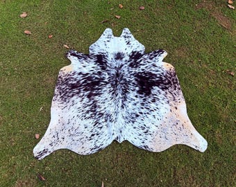 Black and White Spotted Cowhide Rug – Natural Hair-On Floor Carpet
