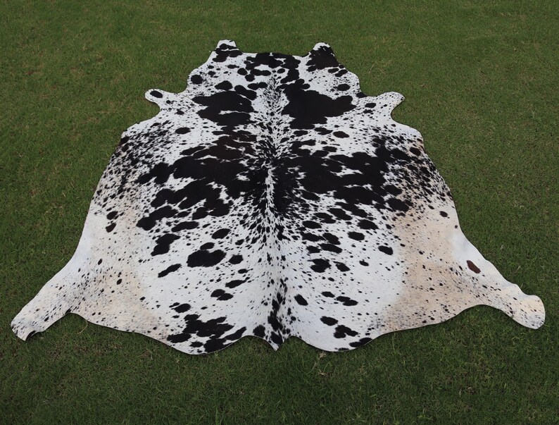 Natural Black and White Cowhide Rugs, Hair on Brazilian Cow Skin Area