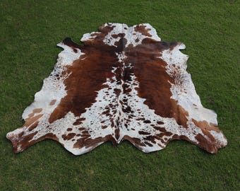 Alfombra de piel de vaca natural marrón y blanca - Pelo sobre piel de vaca de lujo para decoración del hogar - Alfombra grande de piel de vaca atigrada - Alfombra de piel de vaca auténtica tricolor