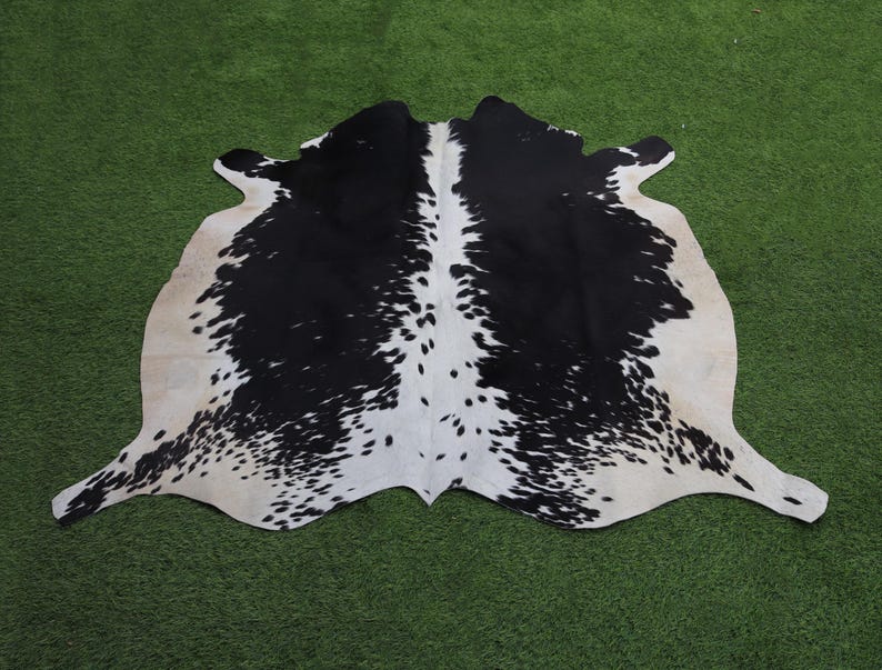 Natural Black and White Cowhide Rugs, Hair on Brazilian Cow Skin Area