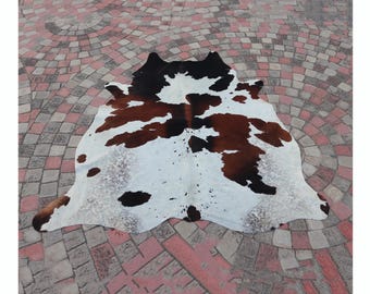 Brown and White Tricolor Cowhide Rug Luxury Cowhide Rug with Hair On Large Cowhide Area Rug Cow Skin Rug for Home Decor Brazilian Cow Rug