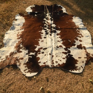 Tapis de salon tricolore en cuir de vachette véritable Petit/grand tapis en peau de vache Tapis en peau de vache brun blanc noir Tapis en peau de vache Peau de vache bringé image 4