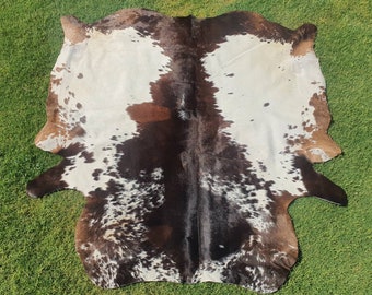 Unique Tricolor Best Cowhide Rug - Alfombra de cuero de vaca de área grande -Brown Black White Natural Animal Skin Carpet -Brazilian Cowhide UK- CA
