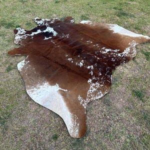 Brown and White Tricolor Real Cowhide Rug Genuine Hair On Cow Skin Rug Brindle Cowhide Floor Area Rug Large Cow Rug for Western Home Decor
