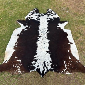 Grande tapete de couro de vaca tricolor com pelo de vaca para decoração de casa Tapete de couro de vaca real marrom e branco Tapete de pele de vaca genuína Tapete de área de couro de vaca brasileiro