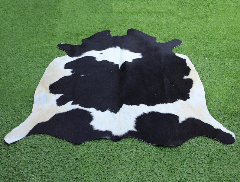 Natural Black and White Cowhide Rugs, Hair on Brazilian Cow Skin Area