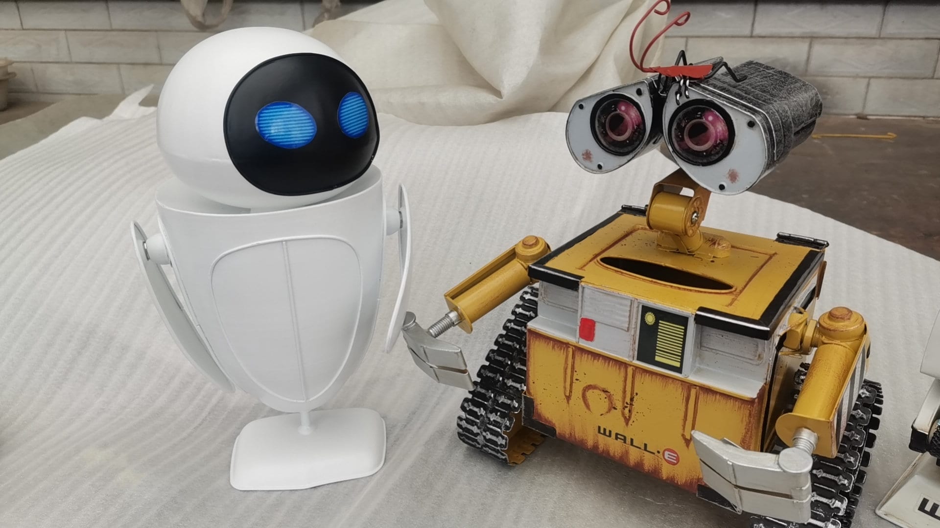EVE Metal Robot, Eve Robot Figure, Handicraft, Wall E Robot, Unique Gift -  Etsy