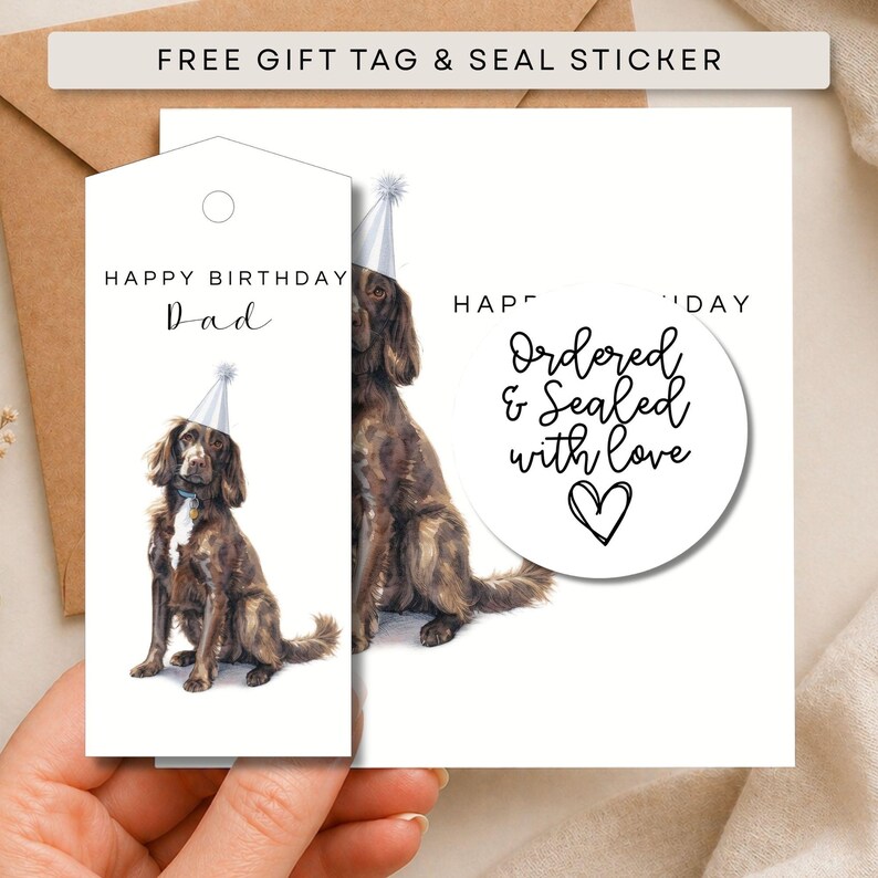 K&ouml;nnte beinhalten: Ein wei&szlig;es rechteckiges Geschenkanh&auml;nger-Etikett und ein runder Siegelaufkleber mit einem braunen Hund, der einen silbernen Partyhut tr&auml;gt. Das Etikett zeigt den Text Happy Birthday Dad, der Aufkleber den Text Ordered & Sealed with love und ein Herz.