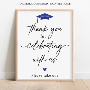 Bedankt dat je met ons viert Graduation Sign, afstuderen gunsten teken, afdrukbare afstuderen gunsten teken, blauwe afstuderen borden