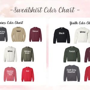 Puede incluir: Carta de colores para sudaderas unisex y juveniles. La carta muestra 18 colores diferentes, incluyendo verde bosque, gris oscuro jaspeado, arena, granate, negro, blanco, gris deportivo, verde militar, rojo y rojo escarlata jaspeado.