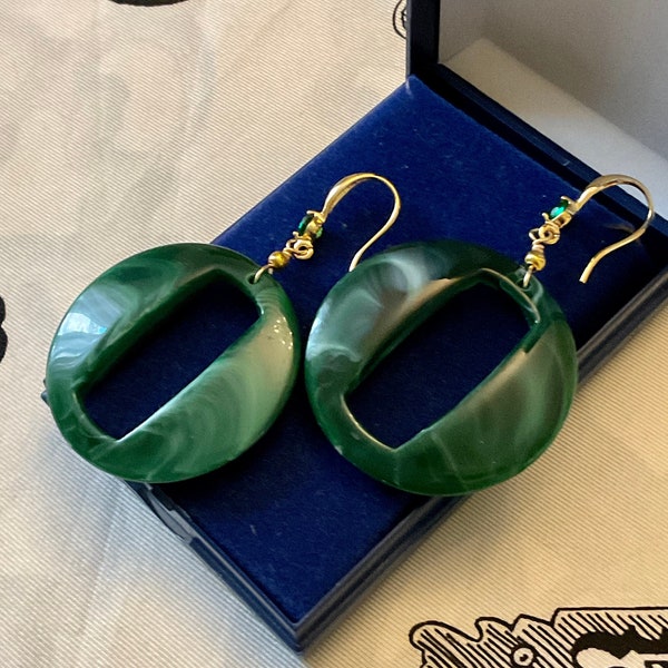 Green BAKELITE Emerald  Gold Plated Vintage Earrings - Splendid Design Jewel - Original  Bakelite - Gold Plated Earrings -  from France