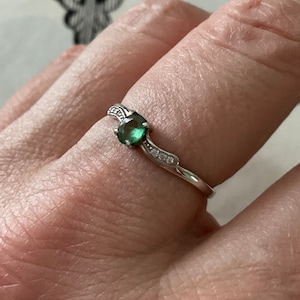 SOLITAIRE EMERALD TOPAZ White GoLD/Sterling Vintage Ring - Vintage Design - Natural Stones - Gold/Sterling Silver -from France - Size 8 3/4