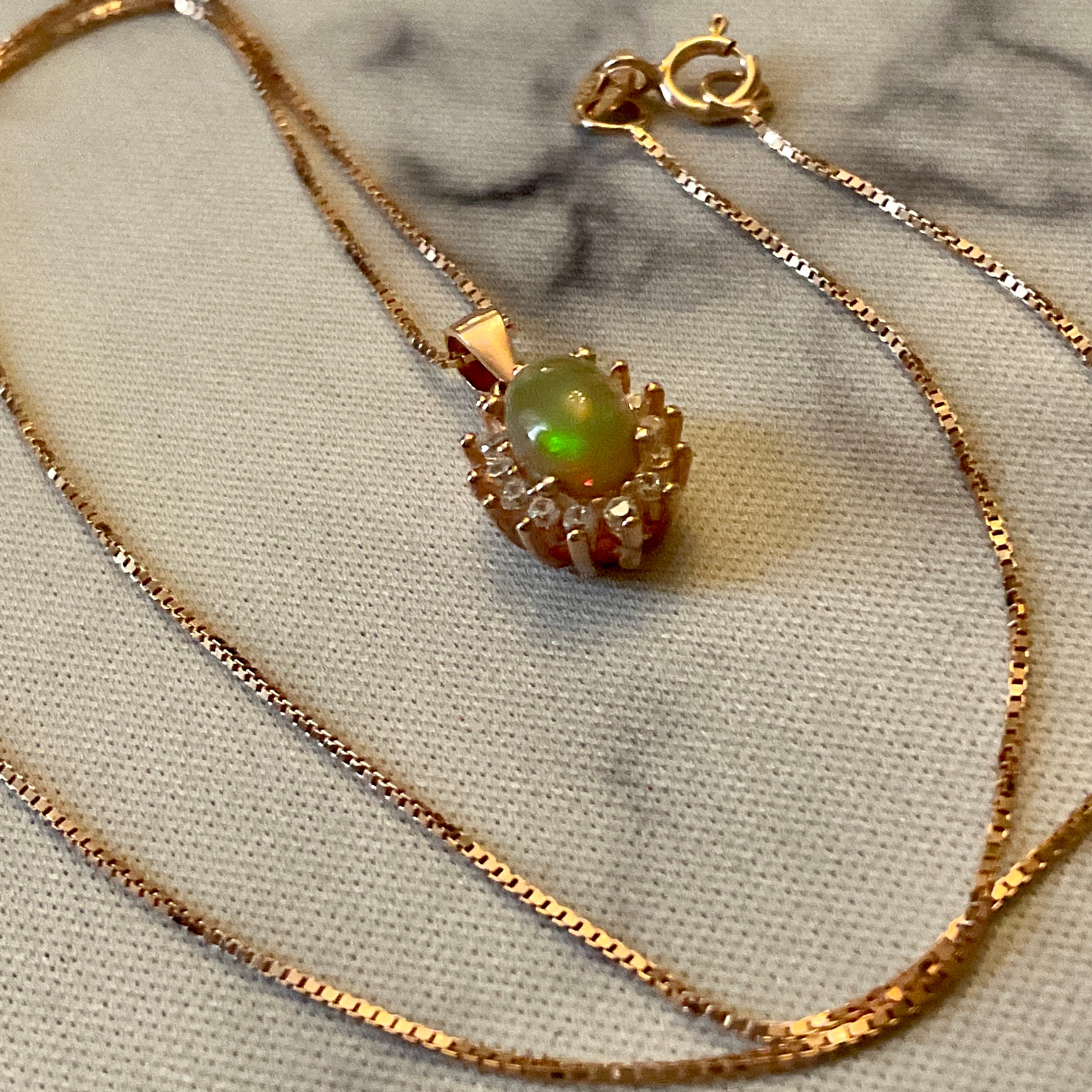Antike collier de perles en pierre | Kaufen auf