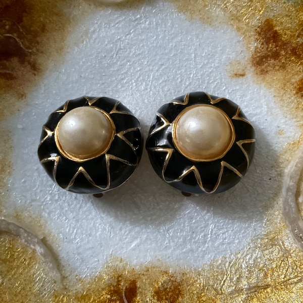 1970 ENAMEL PEARL Gold Plated Vintage Earrings - Elegant Design Jewelry - Haute Couture - Gold Plated -  Vintage Earrings from France