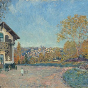 Puede incluir: Una pintura de una casa con un balc&oacute;n y una vista de un pueblo en la distancia. La casa est&aacute; pintada en tonos de blanco, marr&oacute;n y verde. El pueblo est&aacute; pintado en tonos de azul, verde y marr&oacute;n. El cielo est&aacute; pintado en tonos de azul y blanco.