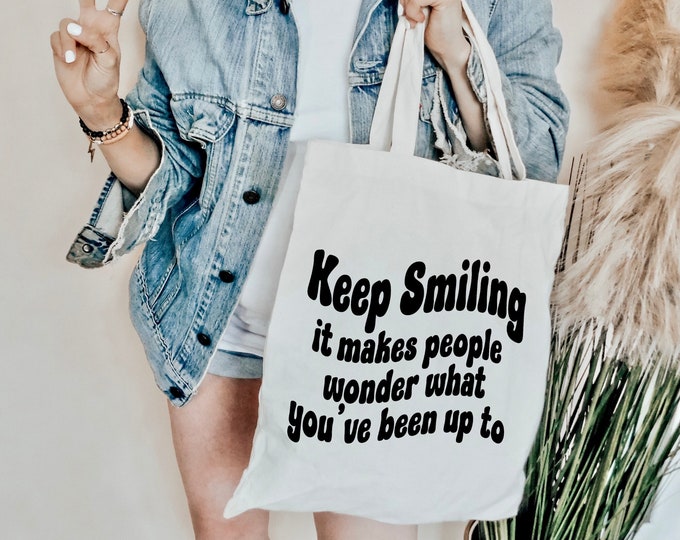 Happy Vibes Everywhere: 'Keep Smiling' Tote on the Go!
