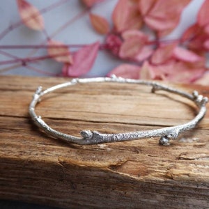 Kvistarmband, silverarmband i stapelformat, naturinspirerat armband med botaniska smycken