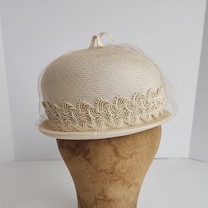 Vintage Women Cloche Hat Ivory with Net