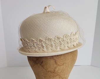Vintage Women Cloche Hat Ivory with Net