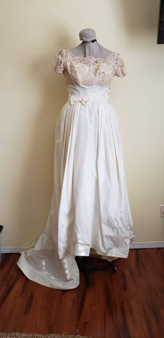 Belle Bride Ivory Wedding Dress, Store Display, Ph